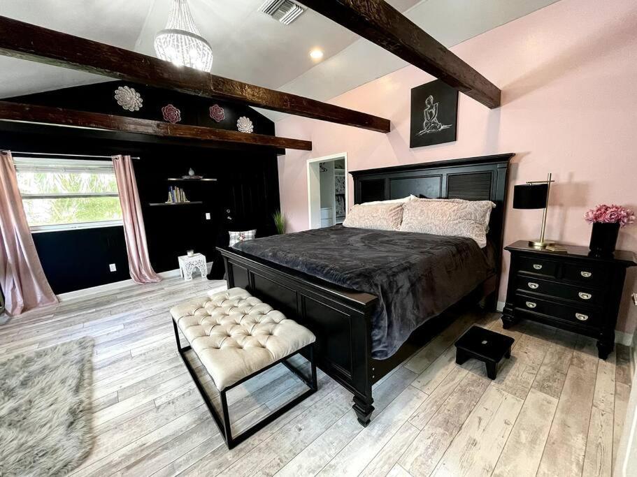 Cozy Sanctuary Minutes From The Bay And Beaches Tampa Exterior photo